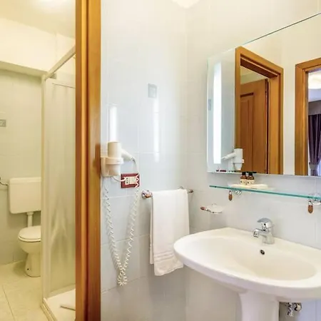 Lägenhet Inviting Rina Sea 1br