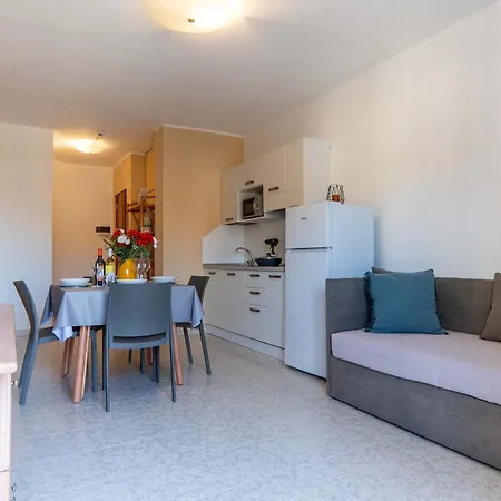Lägenhet Inviting Rina Sea 1br *